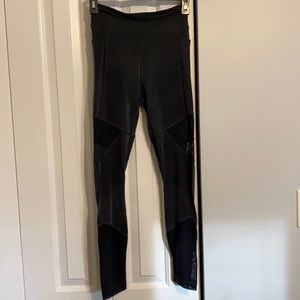 lululemon LAB Black/Dk Gray Full Length Leggings - Size 4